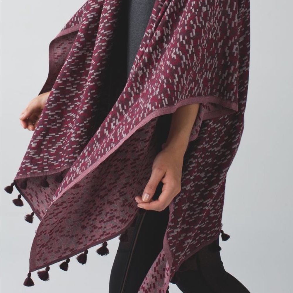 Lululemon Sun to Moon Scarf Cranberry Bordeaux